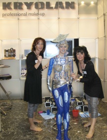 Bodypainting Walk Act für die Firma Kryolan auf der Beautyworld Messe in Frankfurt am Main